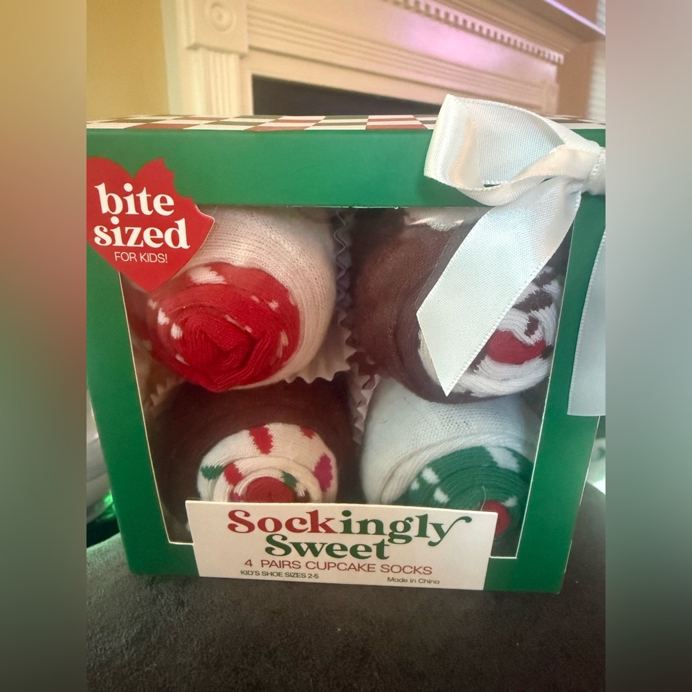 Sockingly sweet  Kids' Festive Socks - Red and Green they look like cupcakes